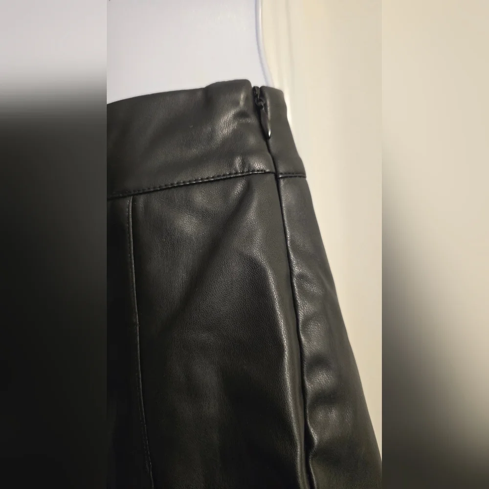 NWT Fashion Nova Vintage Demi Faux Leather Mini Skirt with shorts underneath - Picture 3 of 8